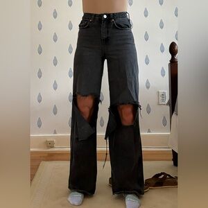 Size women’s 25 black wide legged jeans